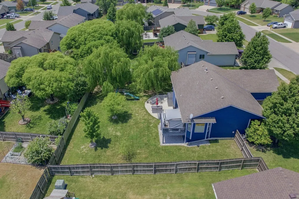 924 E Splitwood Way Street Derby KS 67037