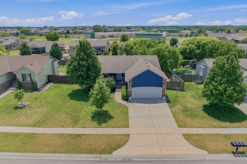 924 E Splitwood Way Street Derby KS 67037