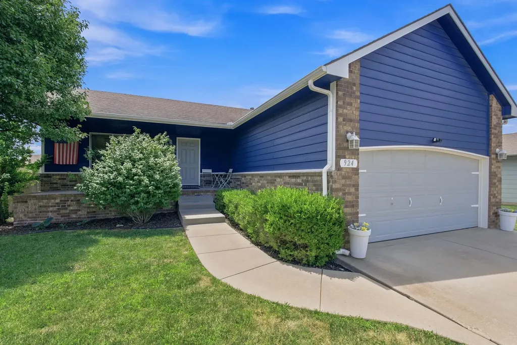 924 E Splitwood Way Street Derby KS 67037