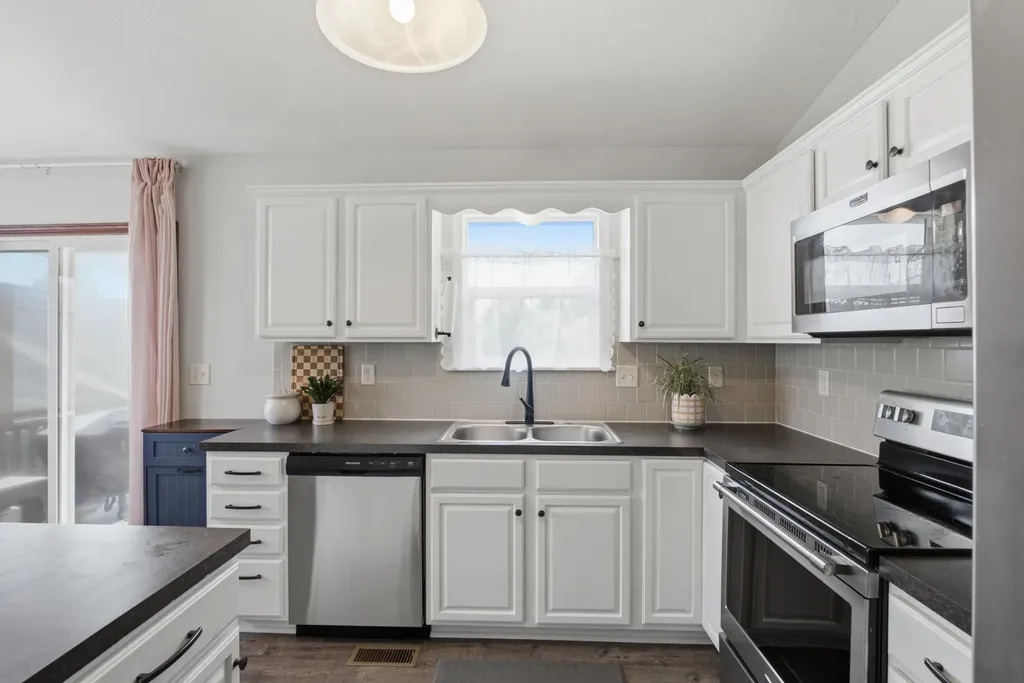924 E Splitwood Way Street Derby KS 67037