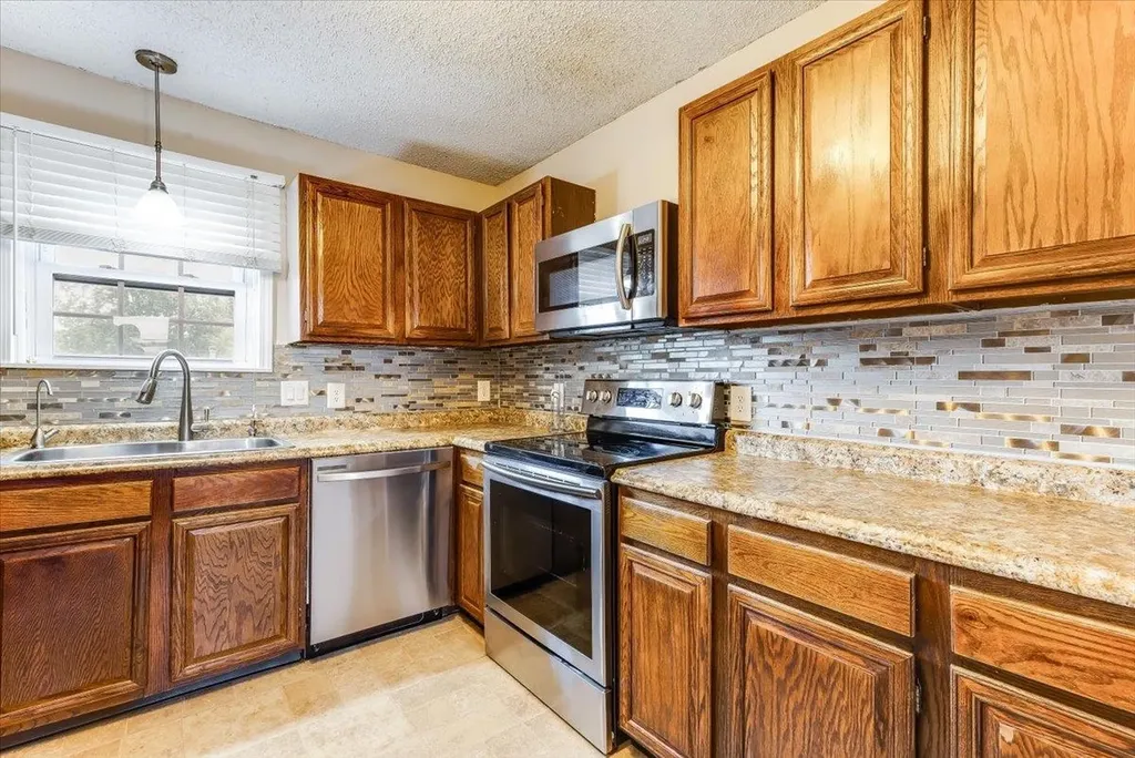 326 N Jane Street Haysville KS 67060-1341