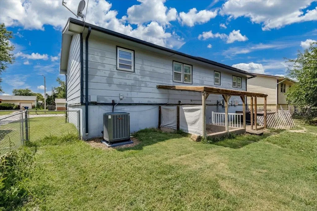 326 N Jane Street Haysville KS 67060-1341
