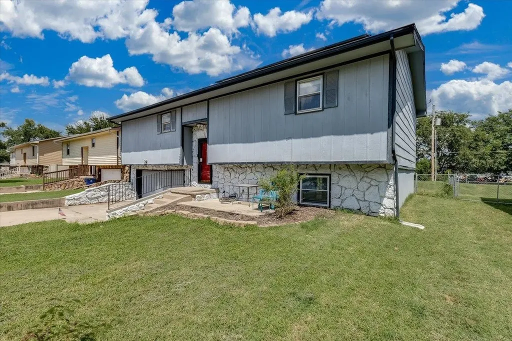 326 N Jane Street Haysville KS 67060-1341