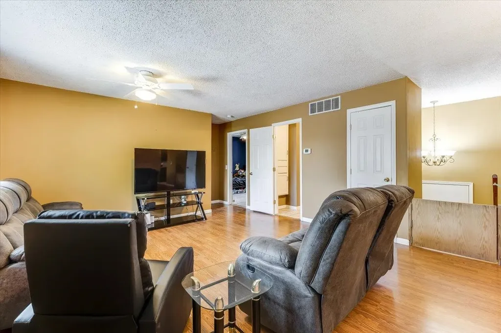 326 N Jane Street Haysville KS 67060-1341