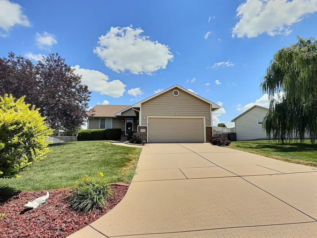 1422 E Prairie Hill Park City KS 67219