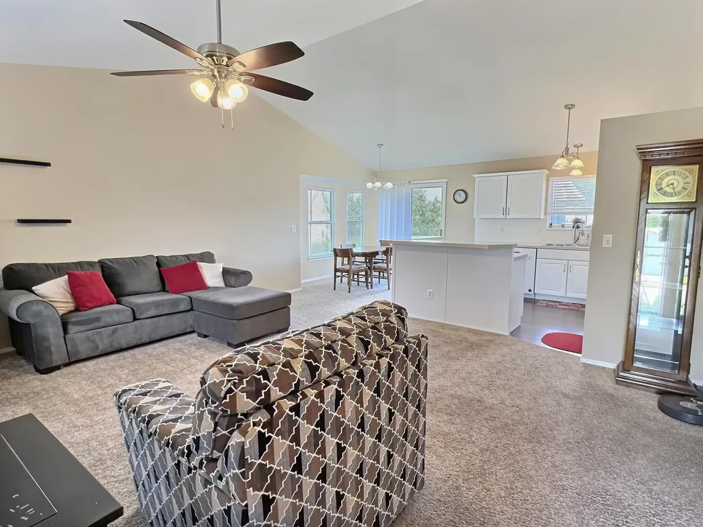 1422 E Prairie Hill Park City KS 67219