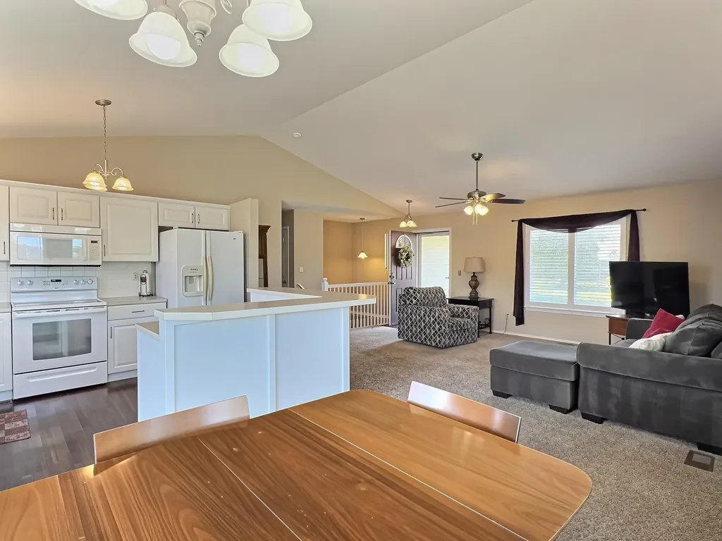 1422 E Prairie Hill Park City KS 67219