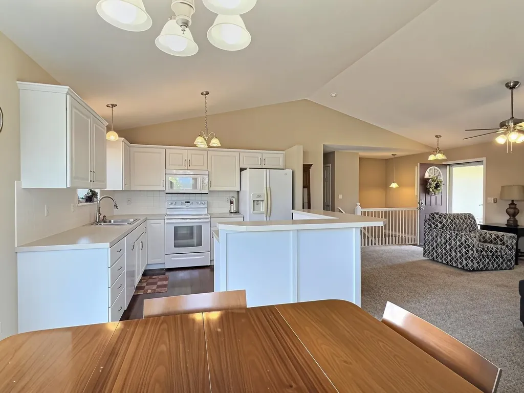 1422 E Prairie Hill Park City KS 67219