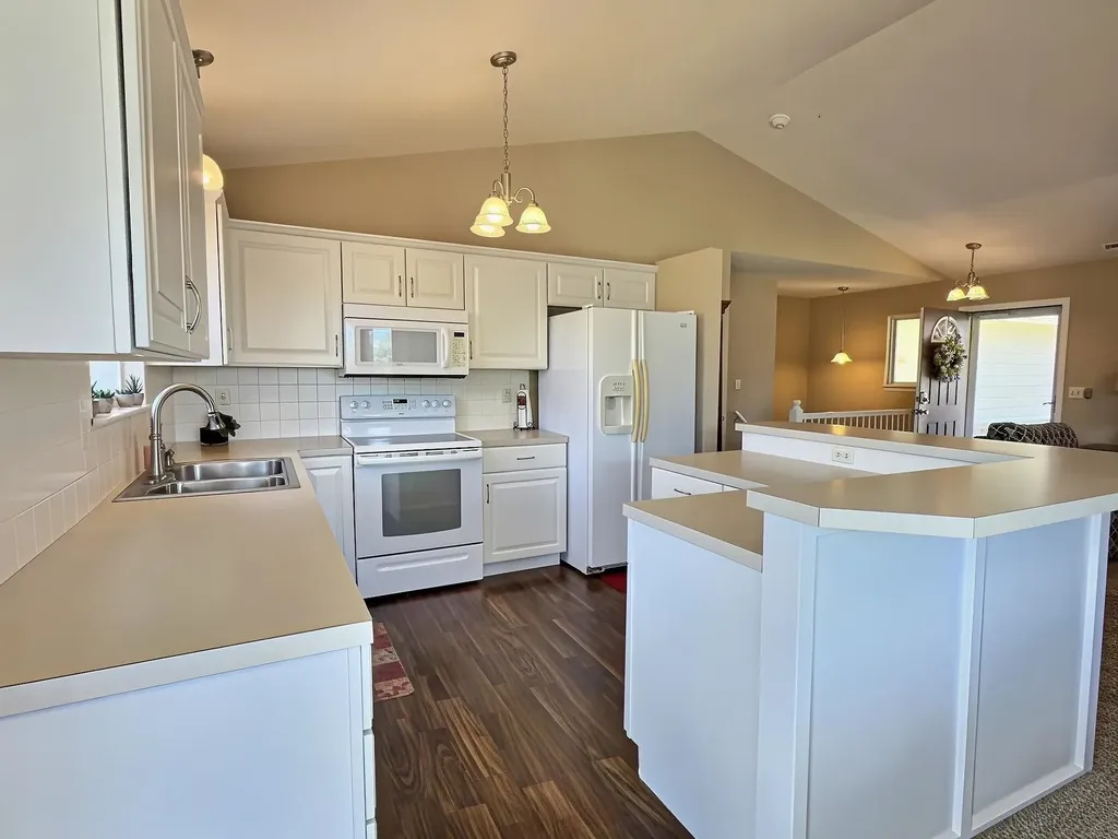1422 E Prairie Hill Park City KS 67219