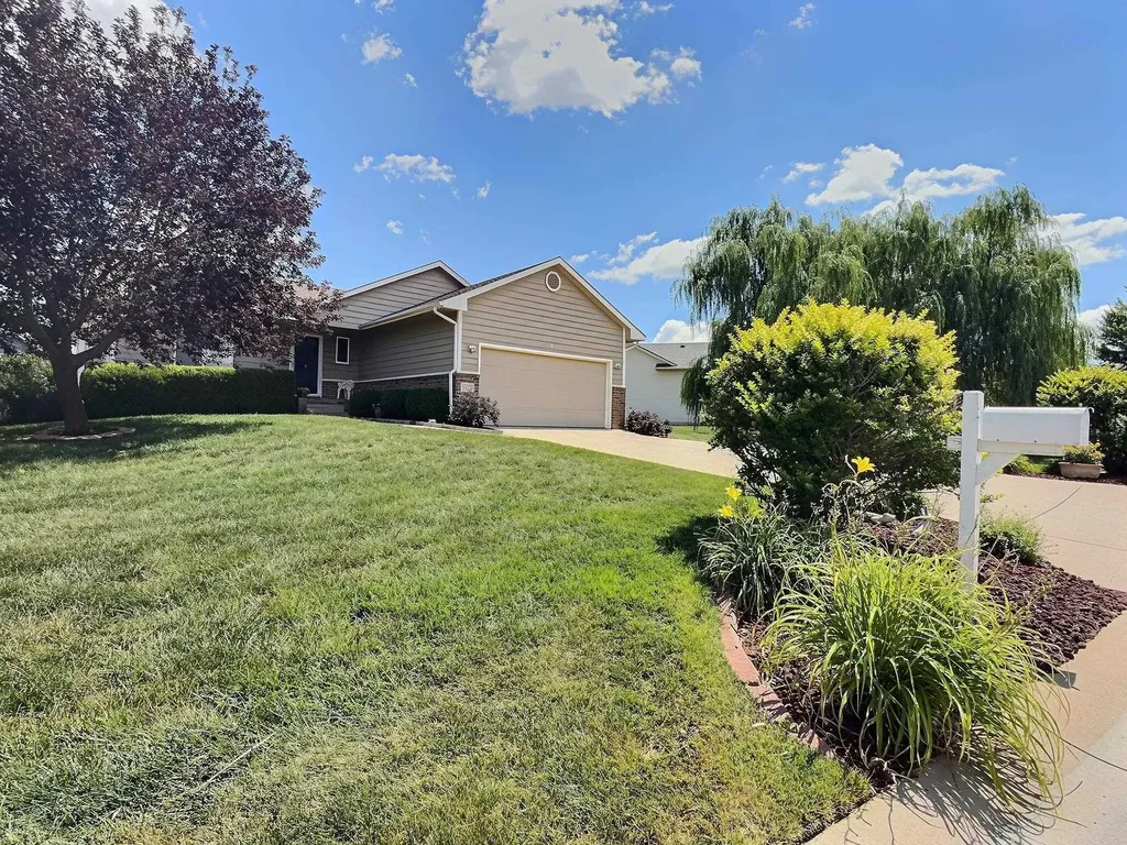 1422 E Prairie Hill Park City KS 67219