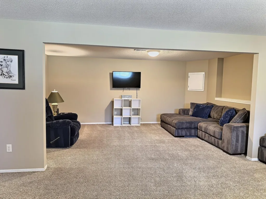 1422 E Prairie Hill Park City KS 67219