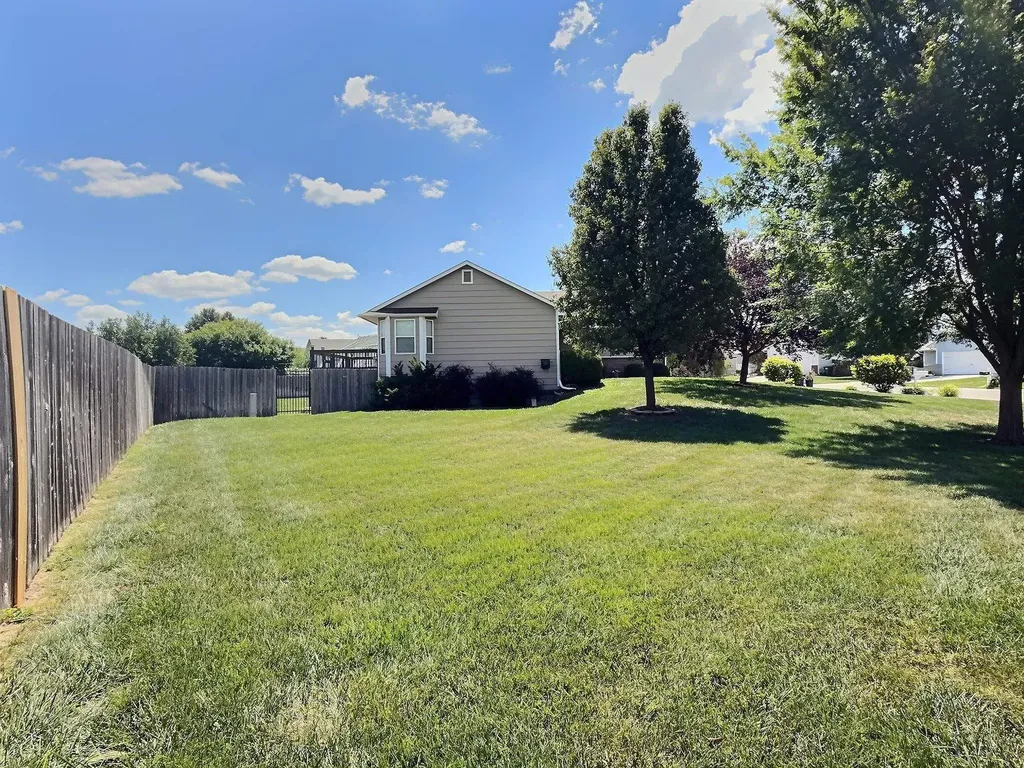 1422 E Prairie Hill Park City KS 67219