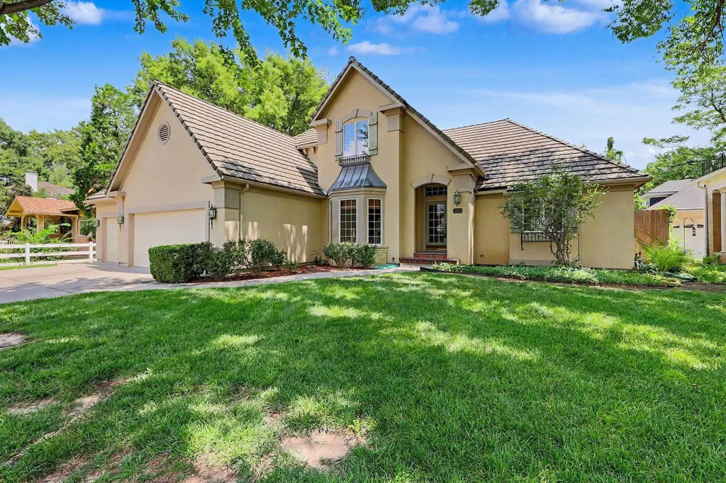 208 N Belmont Avenue Wichita KS 67208