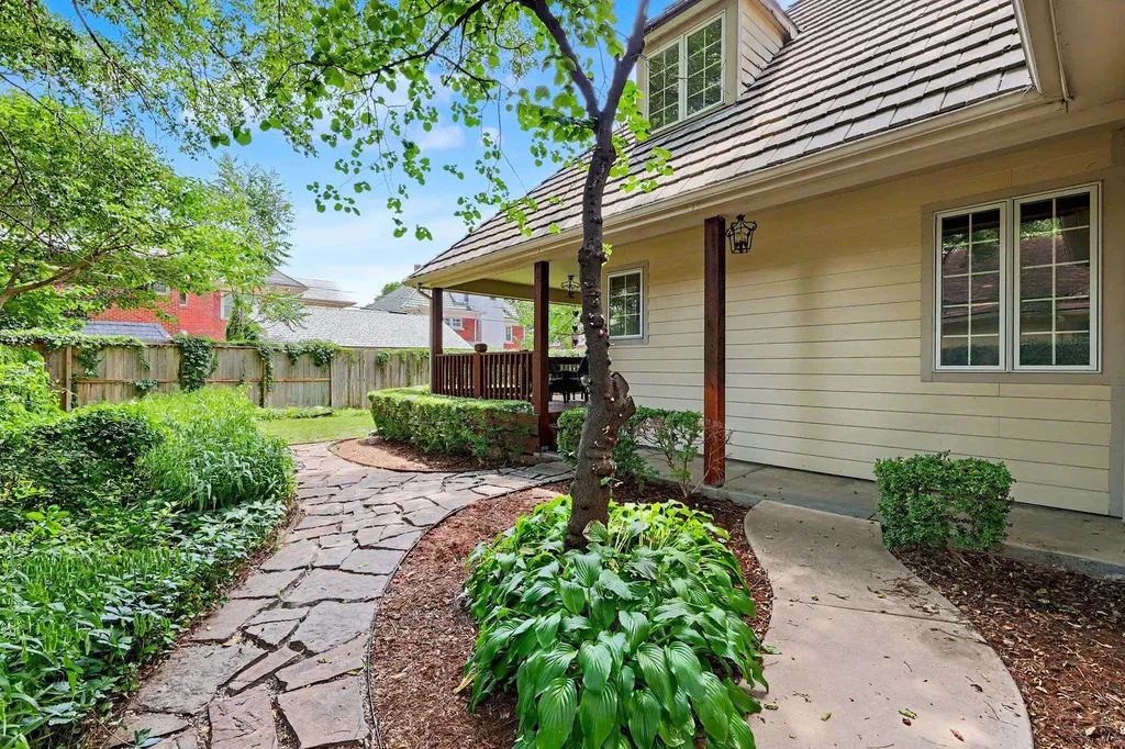 208 N Belmont Avenue Wichita KS 67208