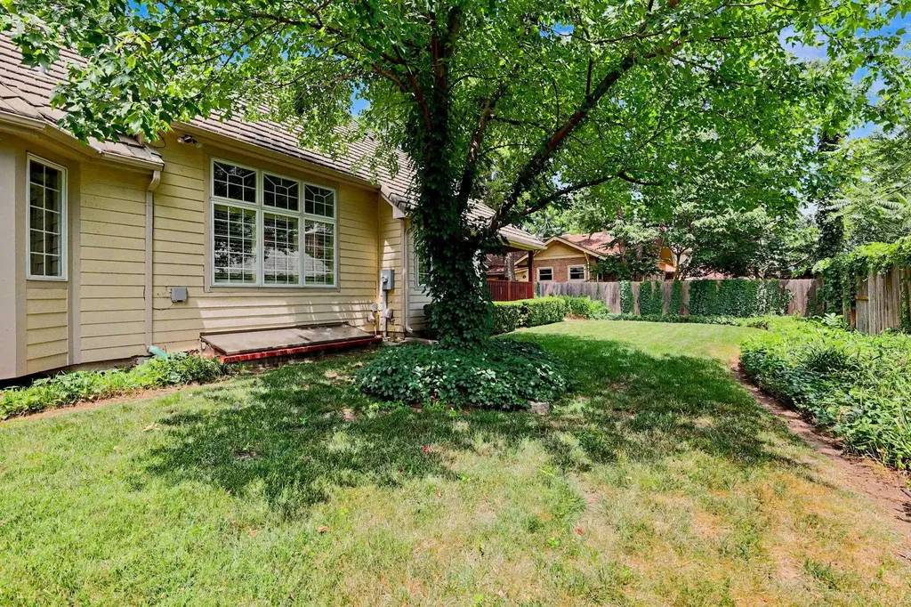 208 N Belmont Avenue Wichita KS 67208