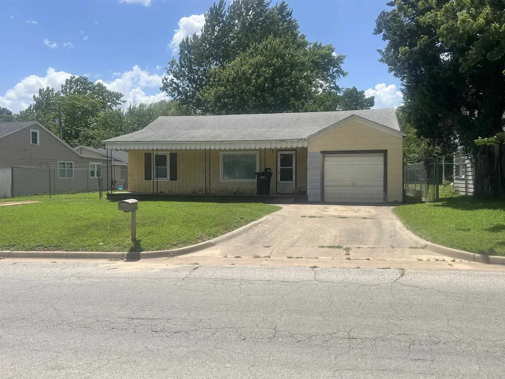 1611 N 8 Arkansas City KS 67005