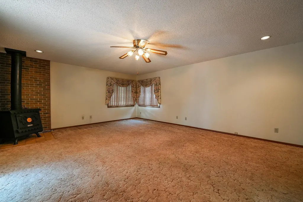 1009 Country Club Drive Eureka KS 67045