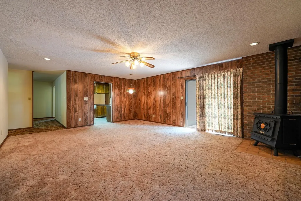 1009 Country Club Drive Eureka KS 67045