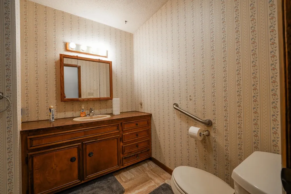 1009 Country Club Drive Eureka KS 67045
