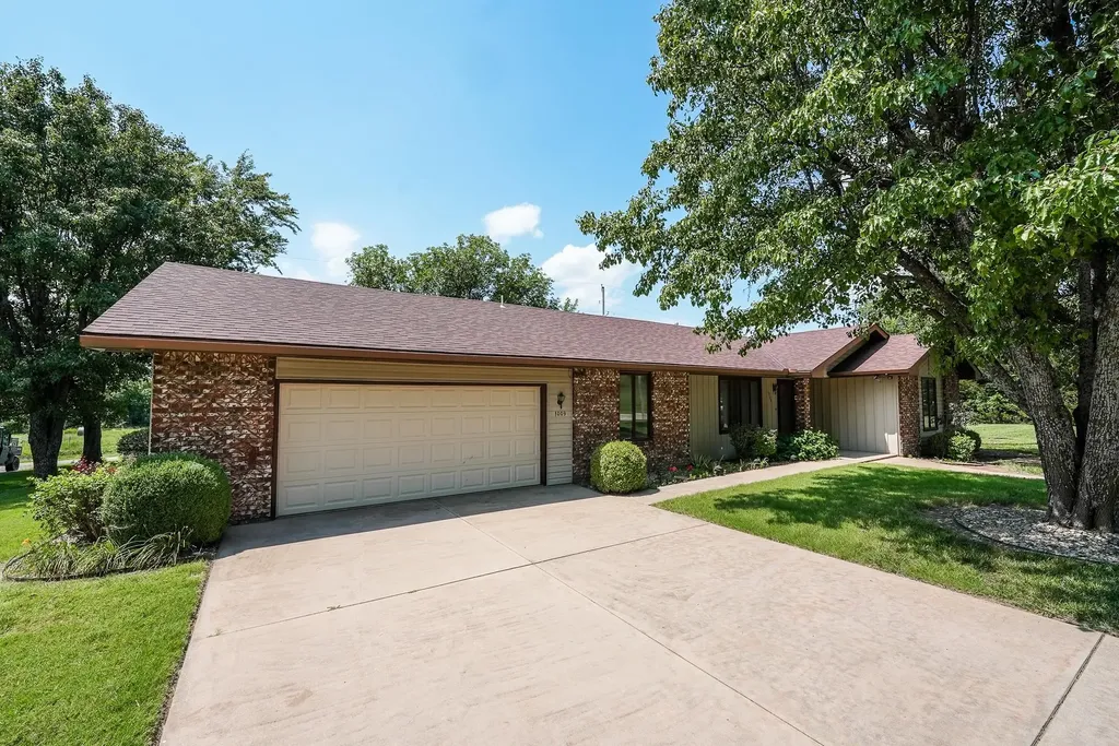 1009 Country Club Drive Eureka KS 67045