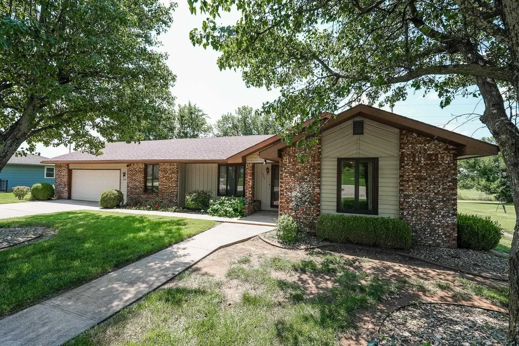 1009 Country Club Drive Eureka KS 67045