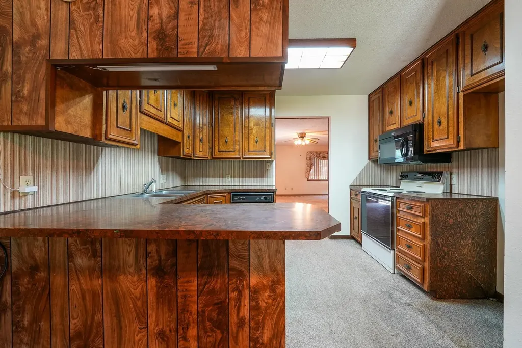 1009 Country Club Drive Eureka KS 67045