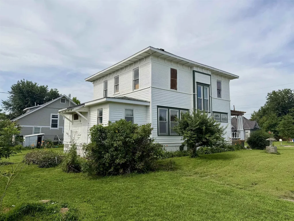 320 N Maple Eureka KS 67045
