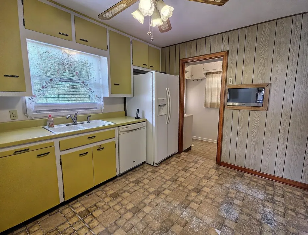 5913 E Bellaire Street Wichita KS 67218