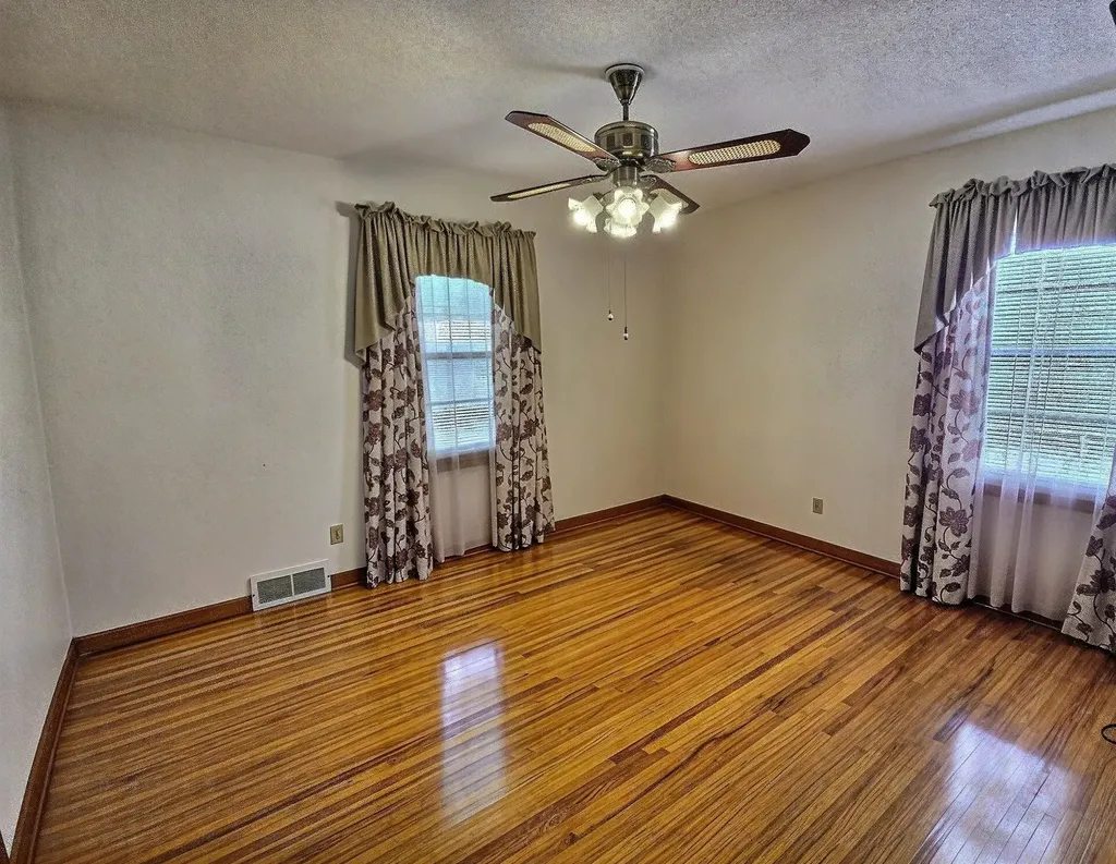 5913 E Bellaire Street Wichita KS 67218