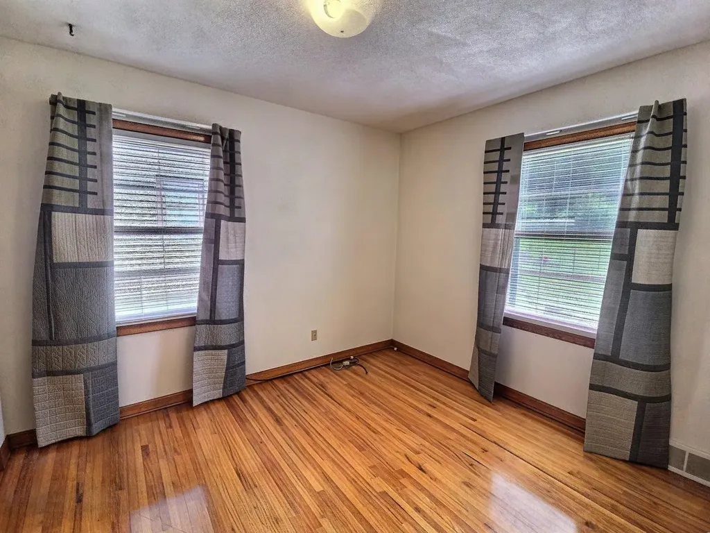 5913 E Bellaire Street Wichita KS 67218