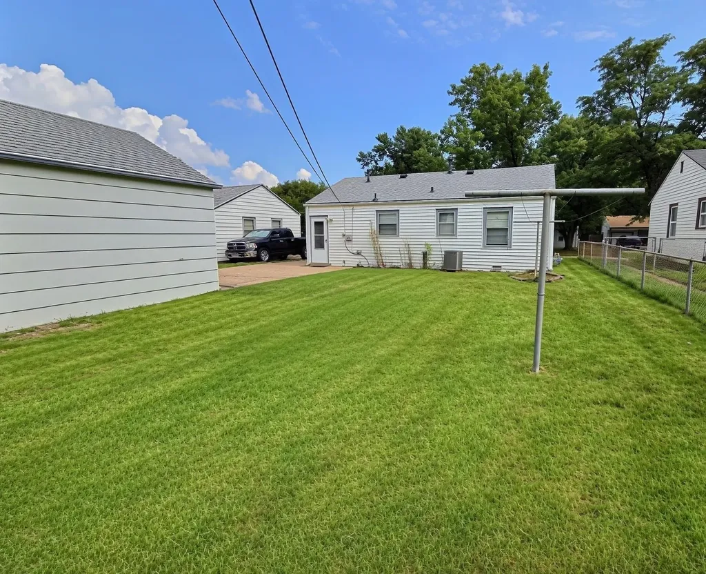 5913 E Bellaire Street Wichita KS 67218