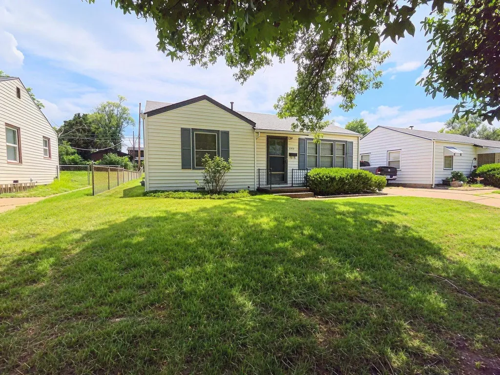 5913 E Bellaire Street Wichita KS 67218