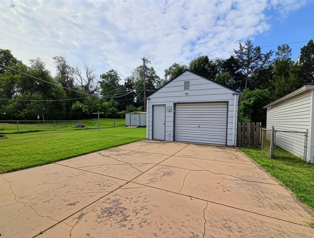 5913 E Bellaire Street Wichita KS 67218