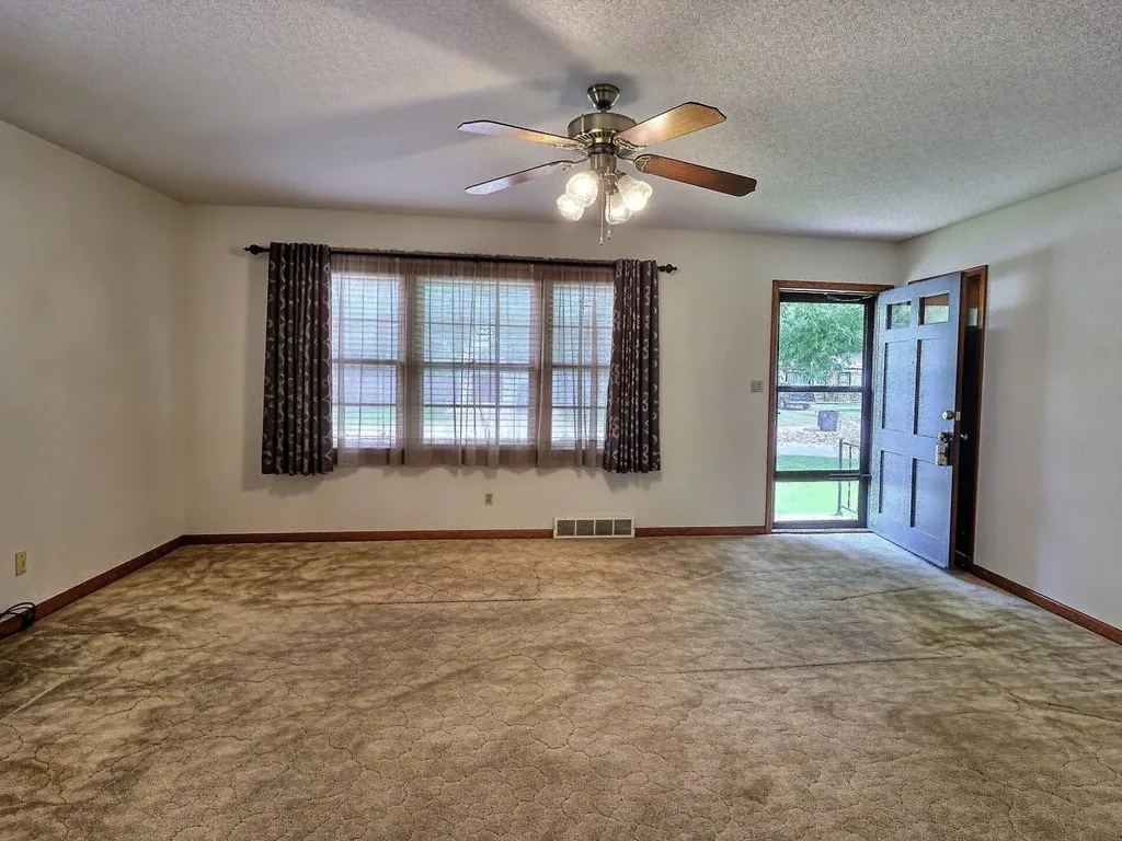 5913 E Bellaire Street Wichita KS 67218
