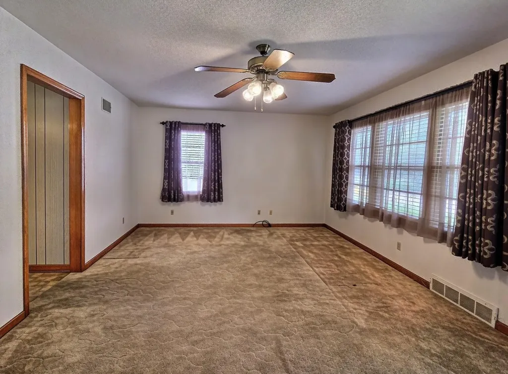 5913 E Bellaire Street Wichita KS 67218