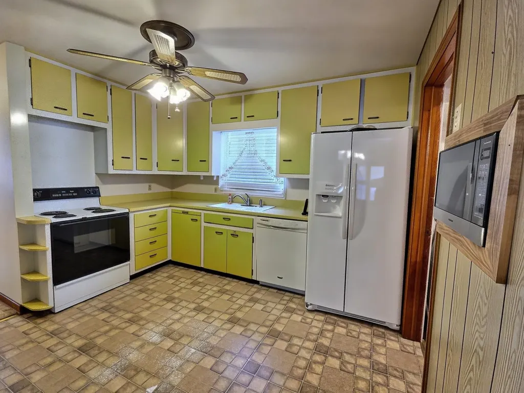 5913 E Bellaire Street Wichita KS 67218