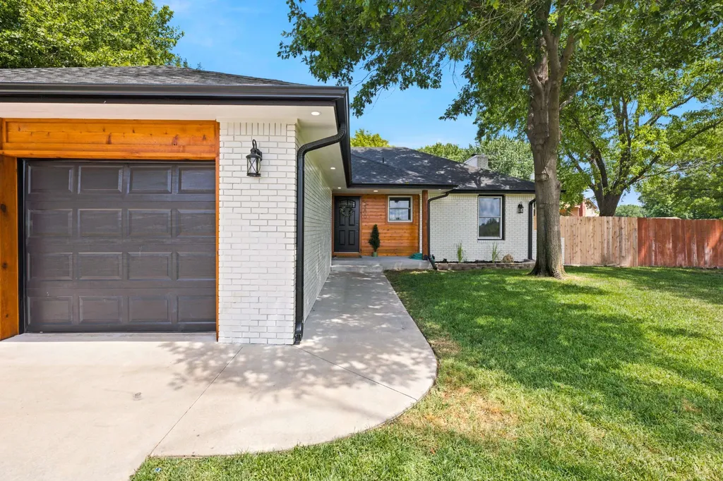 2200 W 51st Street Wichita KS 67204