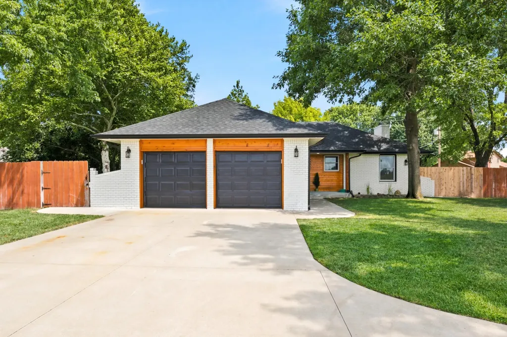 2200 W 51st Street Wichita KS 67204
