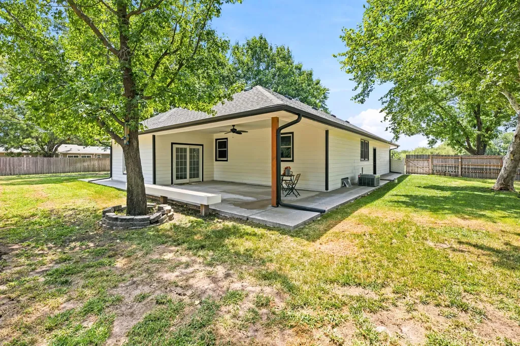 2200 W 51st Street Wichita KS 67204