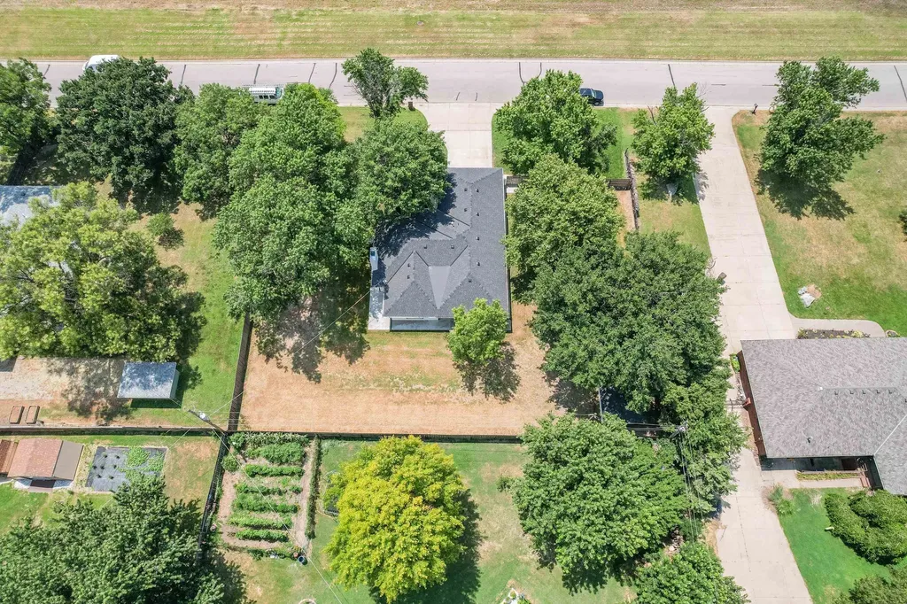 2200 W 51st Street Wichita KS 67204