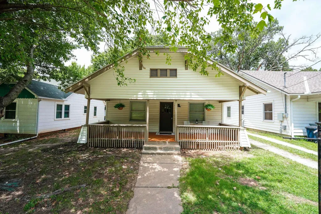 1126 W 1st Avenue El Dorado KS 67042