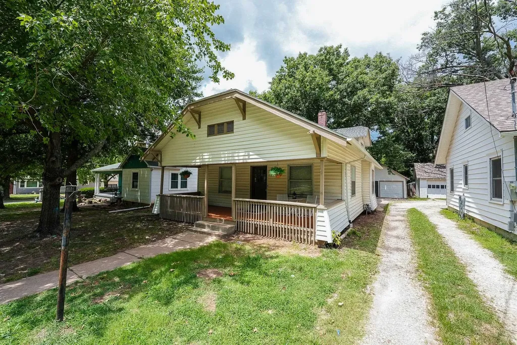 1126 W 1st Avenue El Dorado KS 67042
