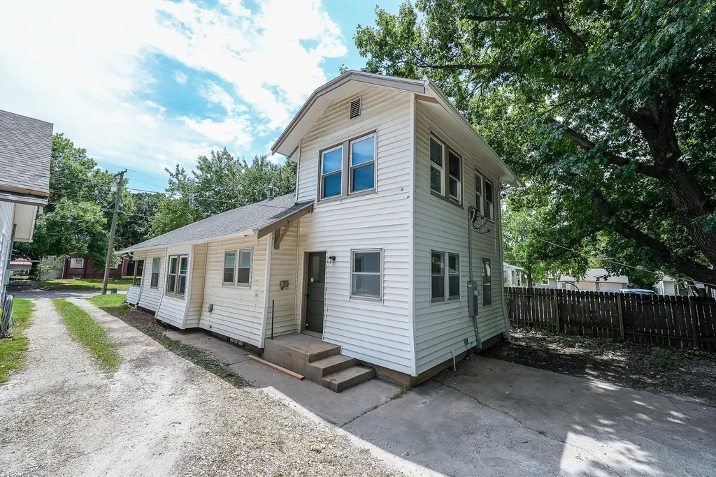 1126 W 1st Avenue El Dorado KS 67042