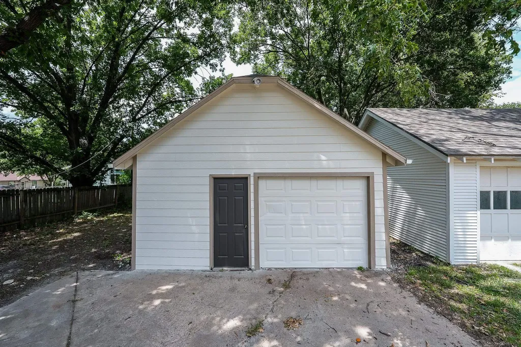 1126 W 1st Avenue El Dorado KS 67042