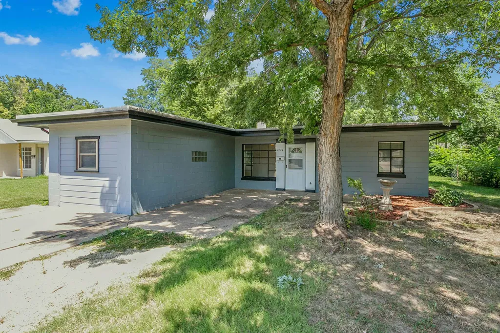1924 S Fern Avenue Wichita KS 67213