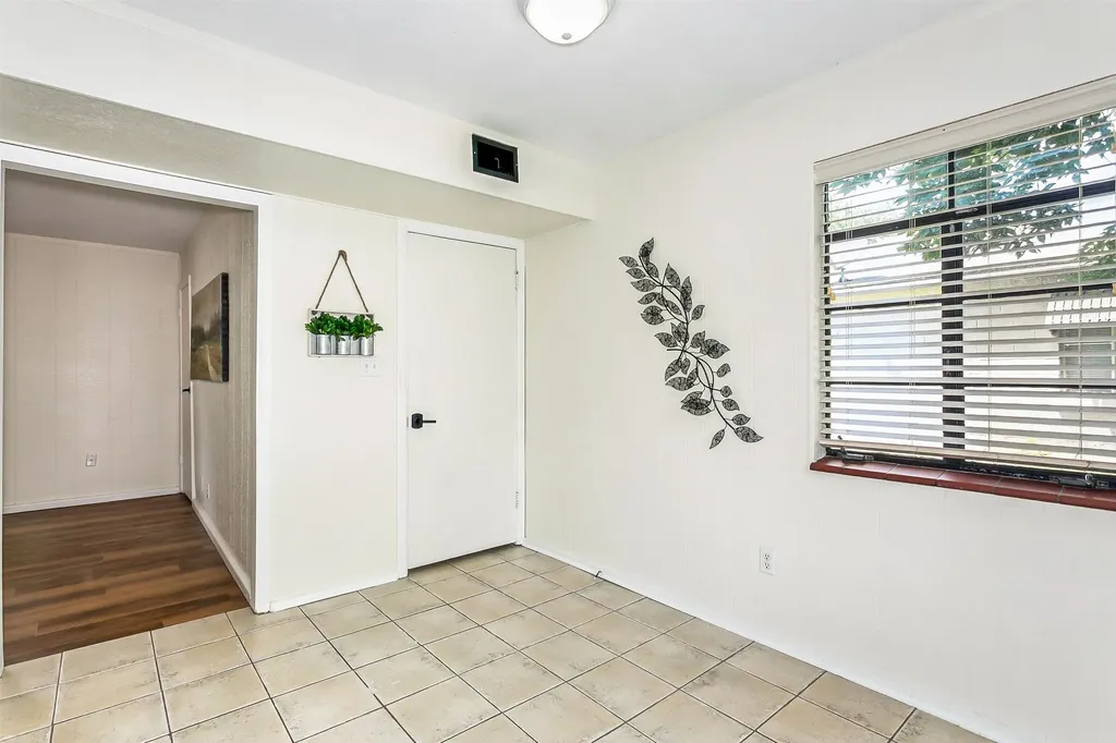1924 S Fern Avenue Wichita KS 67213