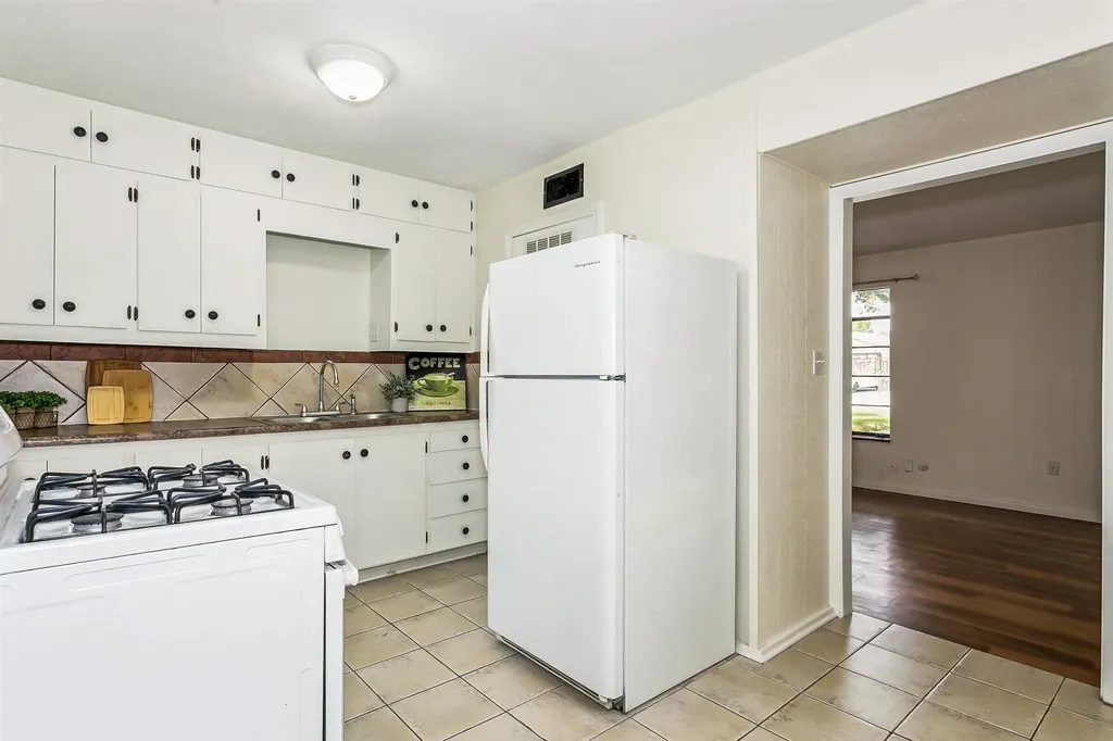 1924 S Fern Avenue Wichita KS 67213