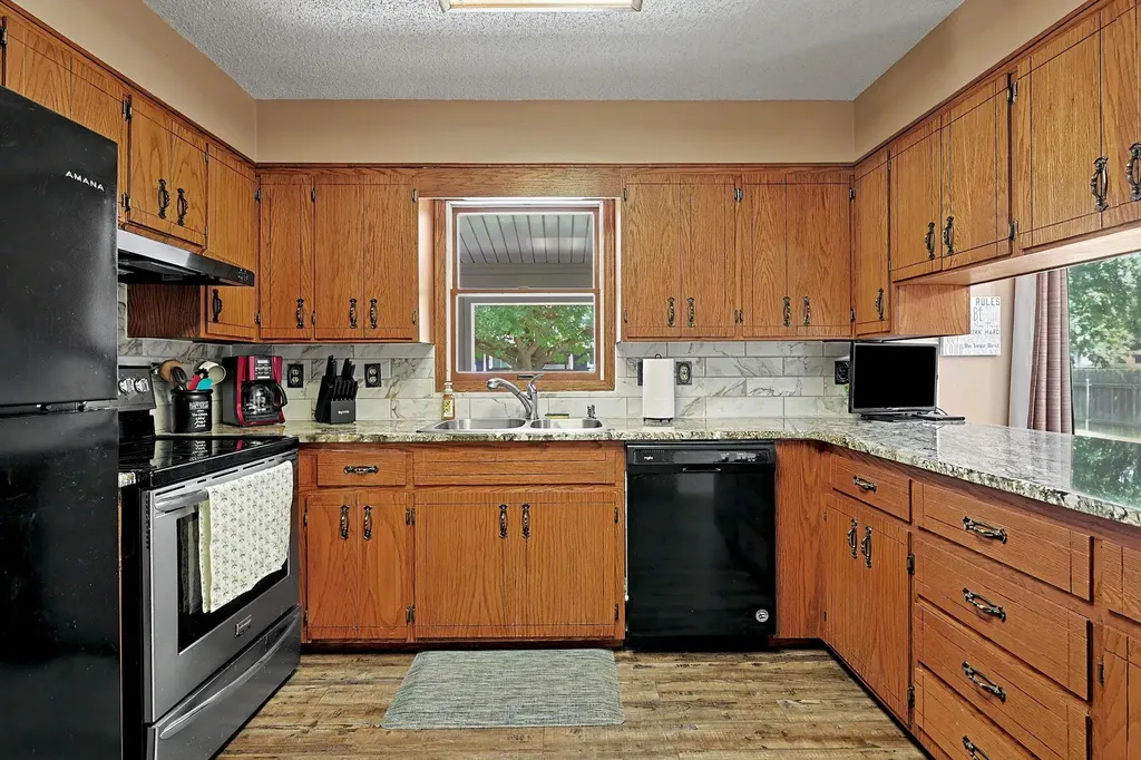 514 W 54th Street S Wichita KS 67217