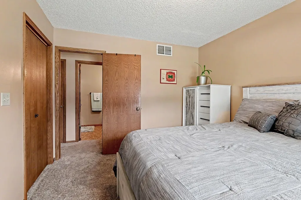 514 W 54th Street S Wichita KS 67217