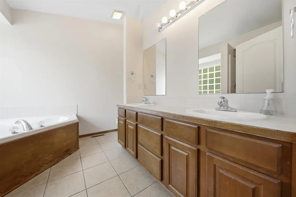 308 W Waterford Court Andover KS 67002